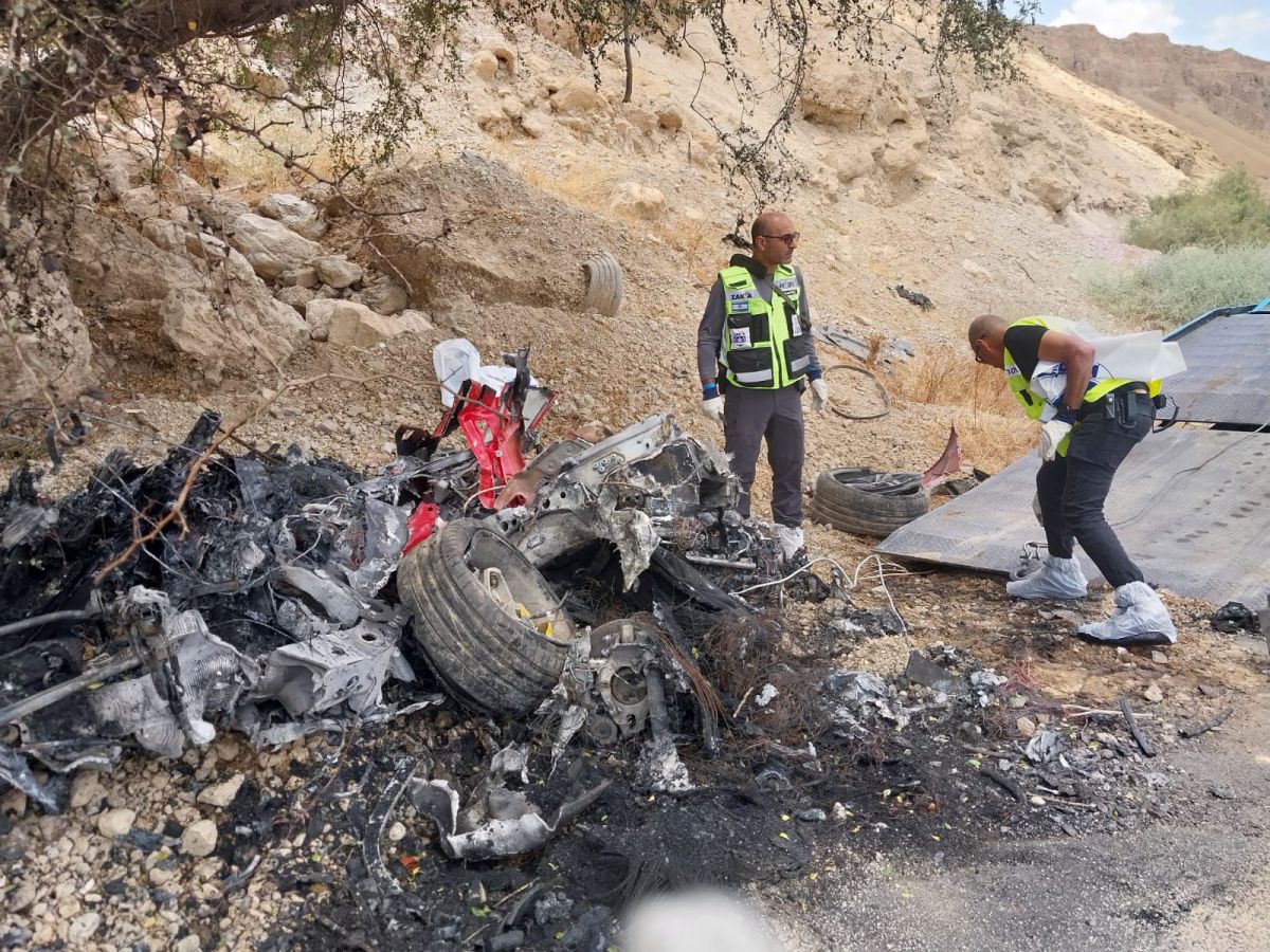רכב פרארי התהפך ועלה באש: 2 הנוסעים נהרגו
