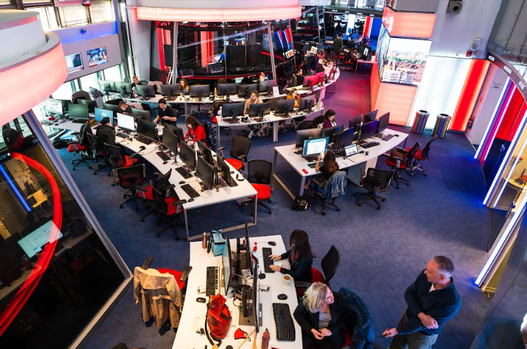 בתפקיד צבי יחזקאלי: העיתונאי הסרוג עובר לערוץ החדש