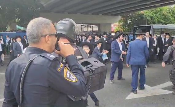 הפגנות נגד הגיוס בבני ברק; כביש 4 נחסם לתנועה