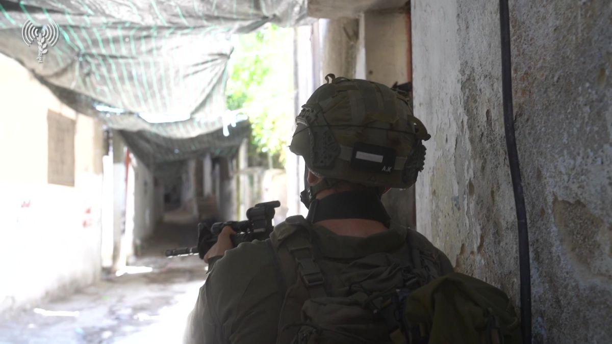 תיעוד מטולכרם: המסתערבים עצרו באור יום את המחבל בביתו