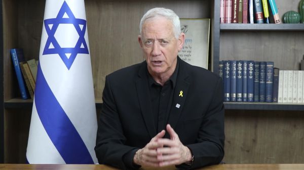 בני גנץ: 'מחויבים להחזיר חטופים,גם במחירים כואבים'