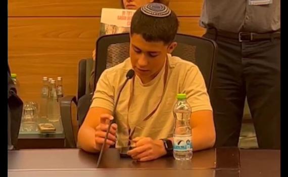 מבשר קלמזון בכנסת: "במקום למגן תביאו ניצחון"