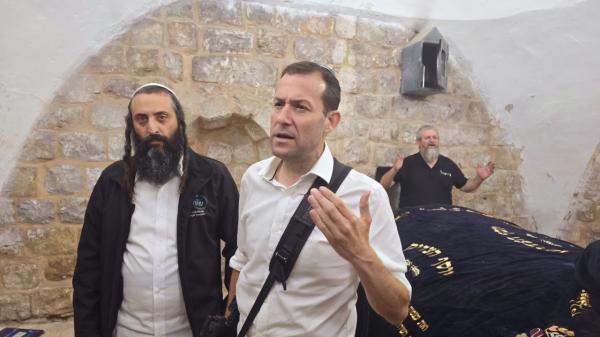 למרות הפיגוע: מאות עלו לקבר יוסף בשכם