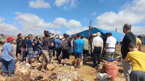 לאחר ההרס בגבעת אור מאיר; תושבי עפרה בצעד מרגש