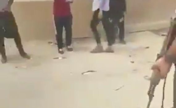 אנשי חמאס יורים בנערים עזתים שהתחננו לסיוע. צפו