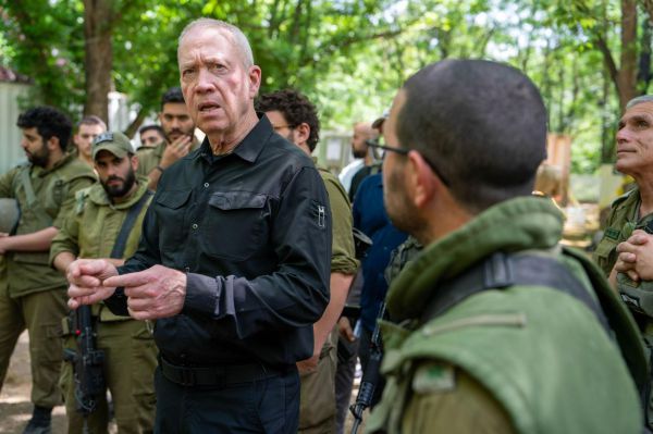 גלנט ללוחמים בצפון: אנחנו מנסים להימנע ממלחמה