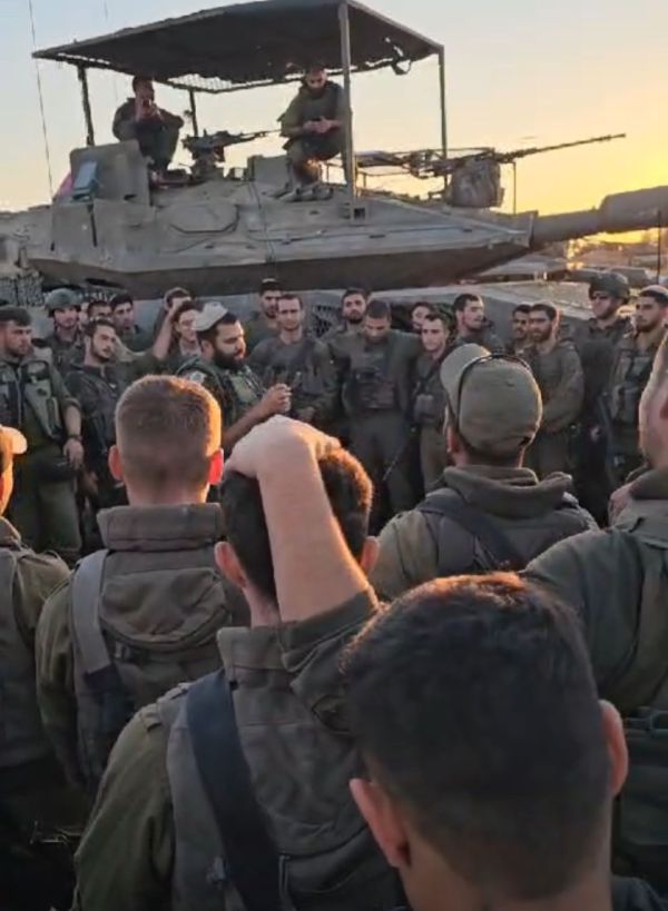 מרגש: לוחמים בתפילה לפני הכניסה לרפיח