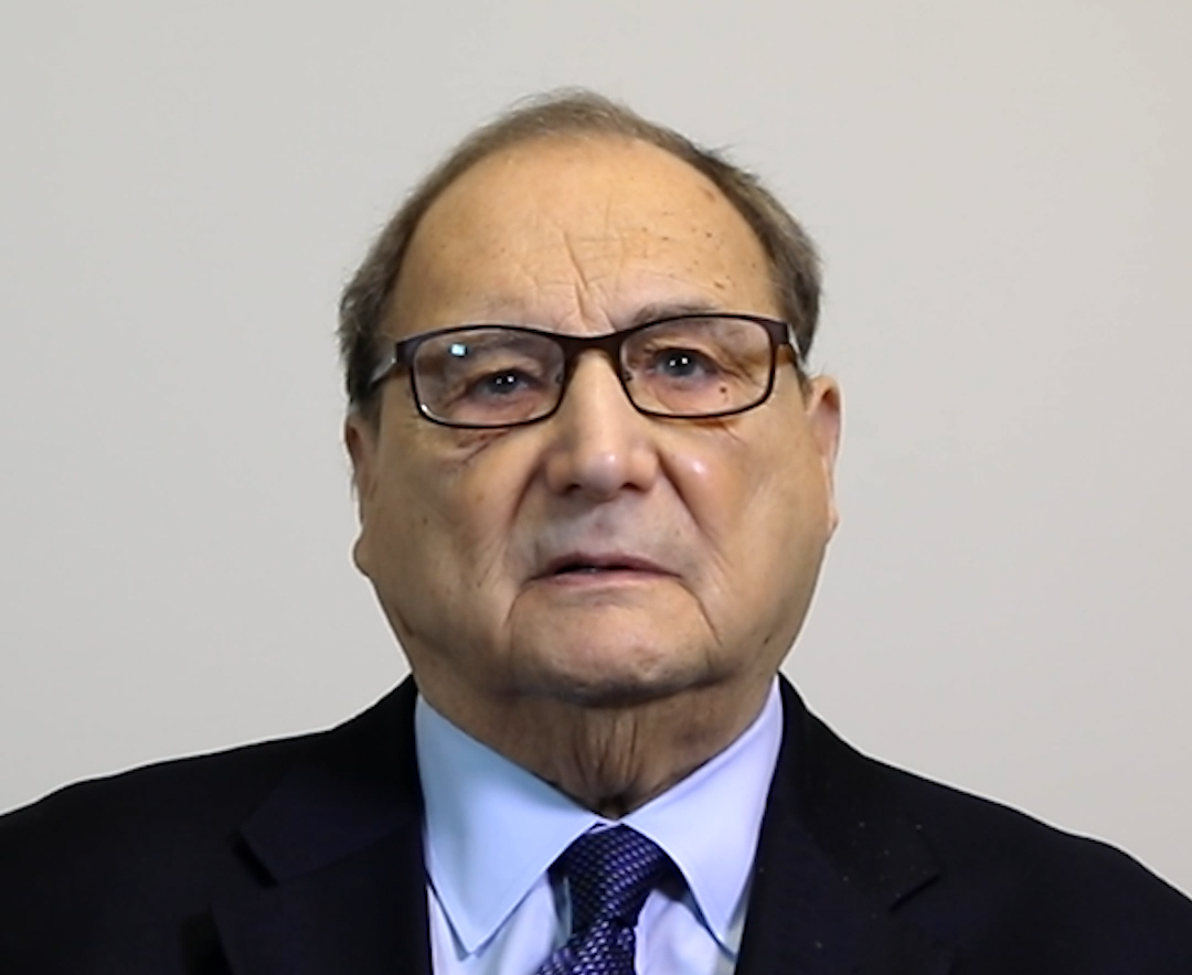 צפו: שורדי שואה מקריאים פוסטים מכחישי שואה