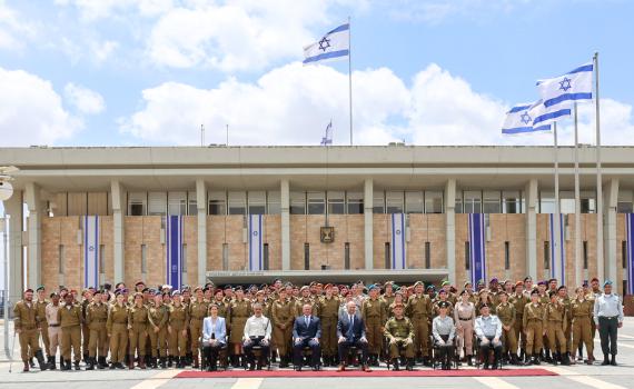 "קראו לכם דור הטיקטוק, התגליתם כדור של גבורה"