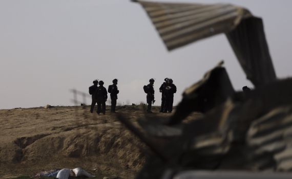 הבוקר: פינוי המאחז הבדואי שתוקע את כביש 6