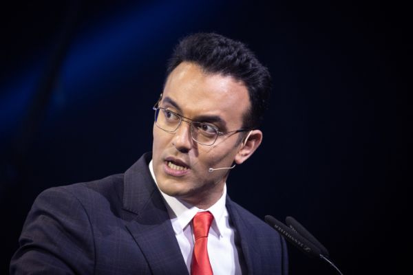 עופר חדד יוצא להגנתו של עמית סגל: "הסרטון חתוך"