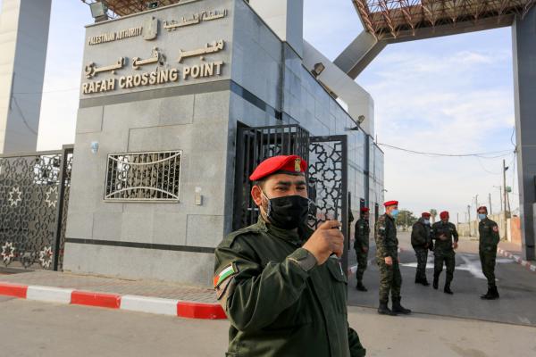 דיווח: מתנהל דיון לניהול פלסטיני במעברי הגבול בעזה