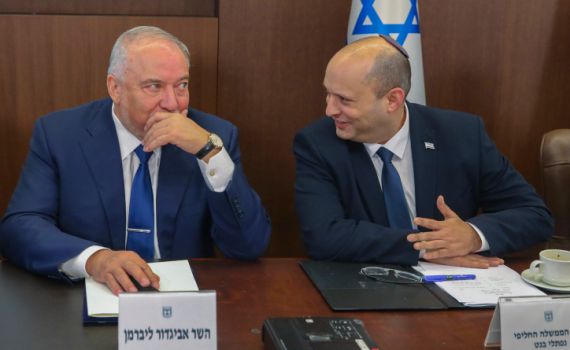 סקר: כמה מנדטים שווה מפלגת בנט-ליברמן-כהן?