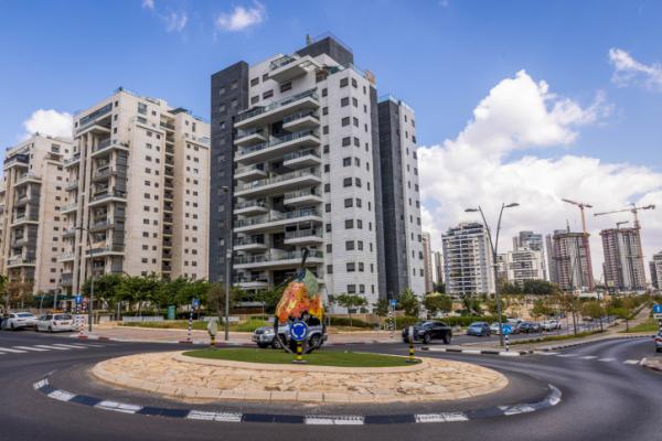 טרגדיה: ילדה בת 6 נפלה מבניין ונהרגה