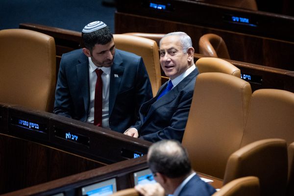 פארסה: משרד התקשורת מחזיר את הציוד ל-AP