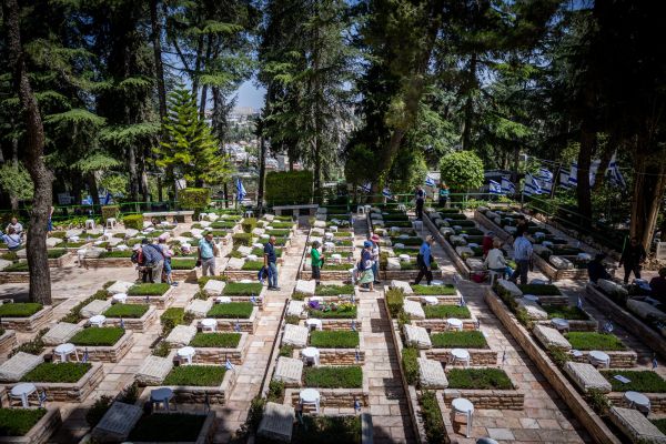 ערב יום הזיכרון: מניין חללי צה"ל עודכן ל-25,040
