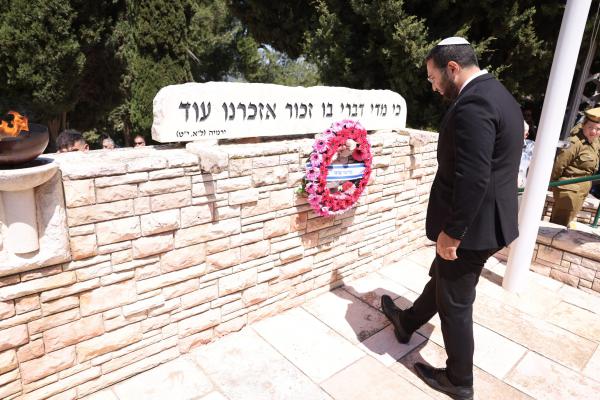 אלה הפוליטיקאים שיגיעו לבתי העלמין הצבאיים