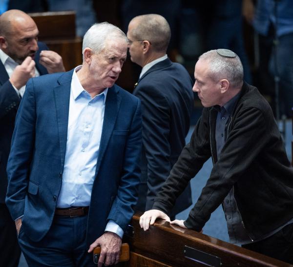 גנץ הגיש הצעת חוק לביטול פגרת הקיץ