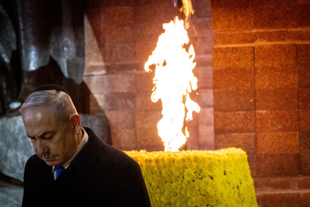 "יזכור את בניו שהופקרו": צעקות על נתניהו ביד ושם