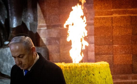 "יזכור את בניו שהופקרו": צעקות על נתניהו ביד ושם