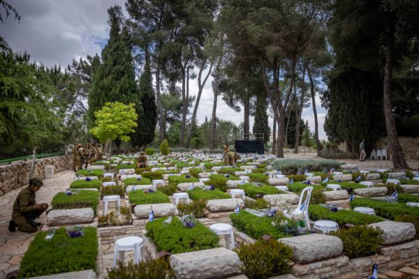 "חלק מהן מתכוונות לצאת כשהוא יתחיל לדבר"