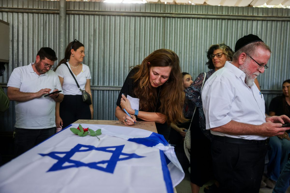 שני לוק הובאה למנוחות: "עכשיו הגענו לסגור מעגל"
