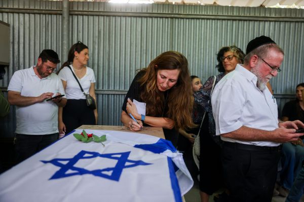 שני לוק הובאה למנוחות: "עכשיו הגענו לסגור מעגל"