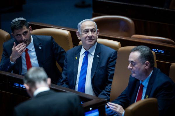 סקר מנדטים: גנץ קורס; הקואליציה מזנקת