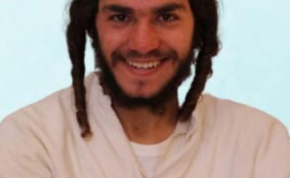 אריאל זילבר בשיר תמיכה בעמירם בן אוליאל