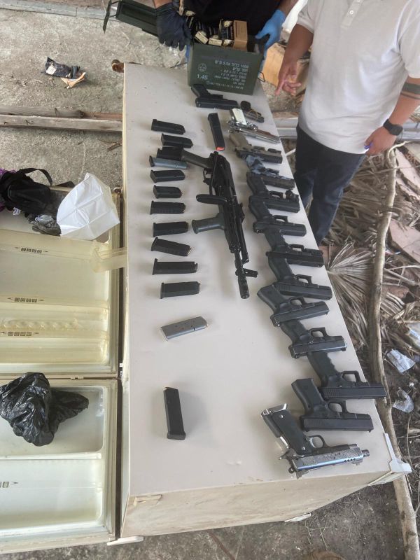 במגרש כדורגל: המשטרה איתרה מצבור אמל"ח גדול