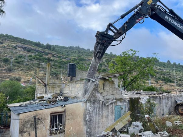 הריסת מבנים ופינוי פלישה חקלאית בכפר ערבי
