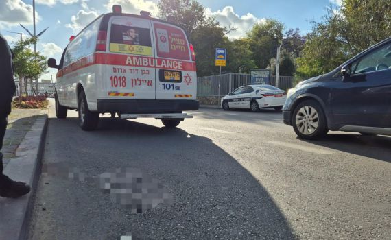 פיצוץ עז בחולון: מיניבוס עלה באש, הנהג פצוע קשה