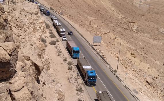 מתעלמים מהחטופים: סיוע הומניטרי נכנס לרצועת עזה