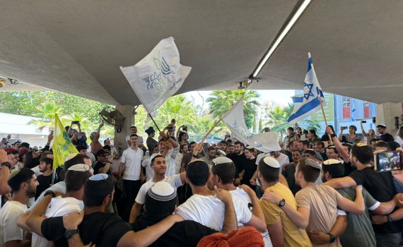 מאות בני"שים התגייסו היום לצבא. צפו בתיעוד מהבקו"ם