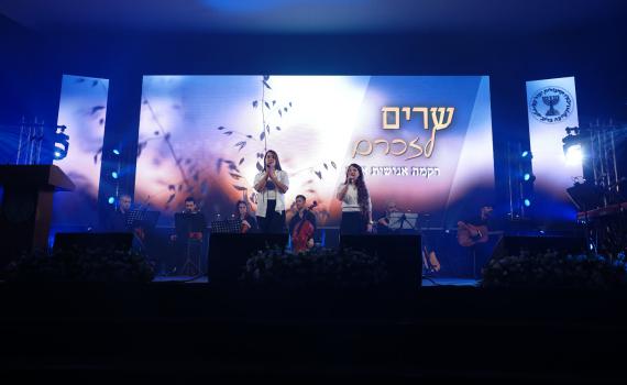 בטקס מיוחד: בנותיו של אלחנן קלמנזון שרו לזכרו