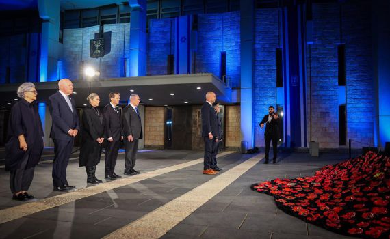 ארבעת סמלי השלטון מול קיר הנופלים בכנסת | צפו