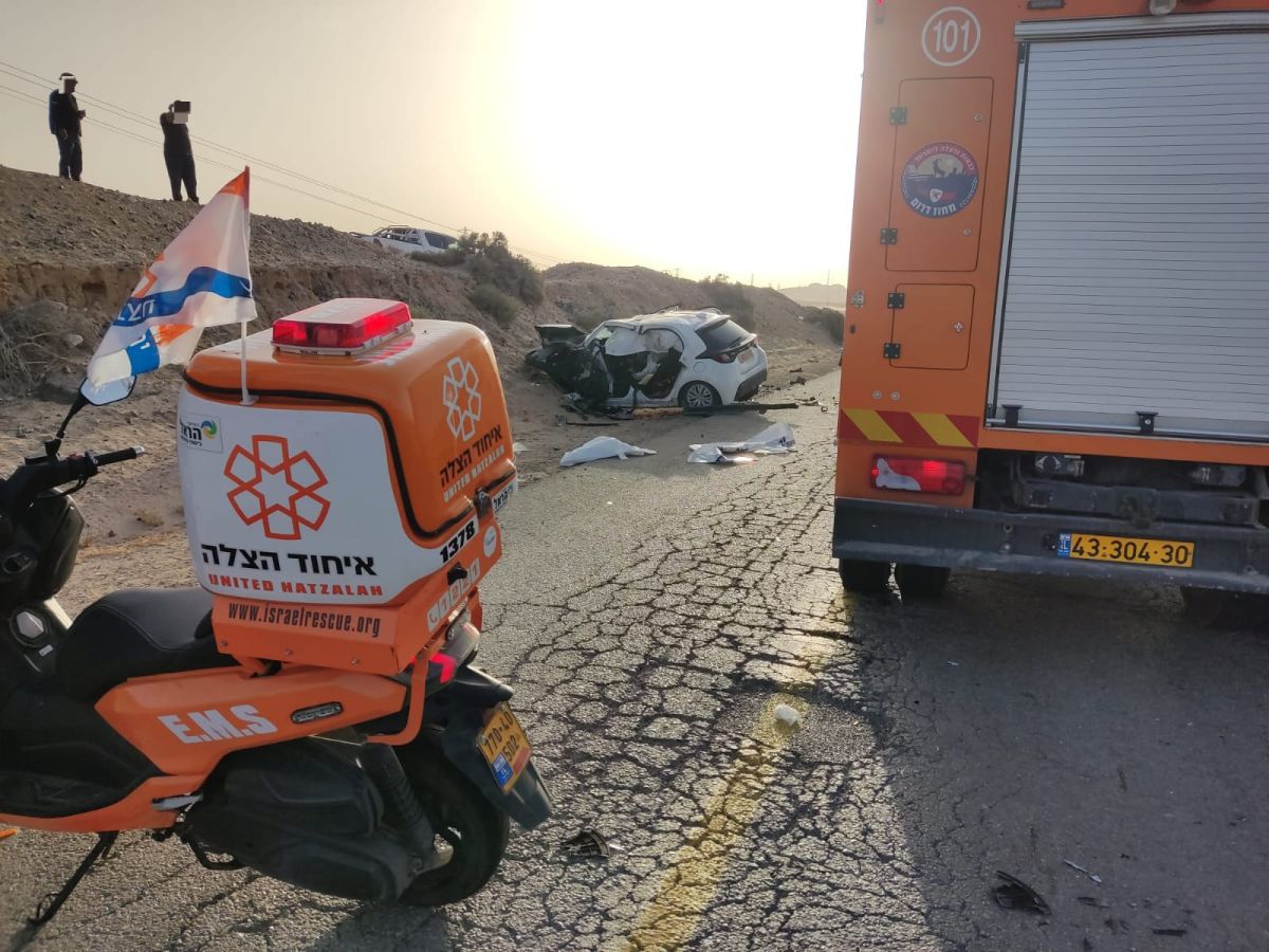 תאונת דרכים קטלנית בנגב: גבר כבן 40 נהרג, 4 נפצעו
