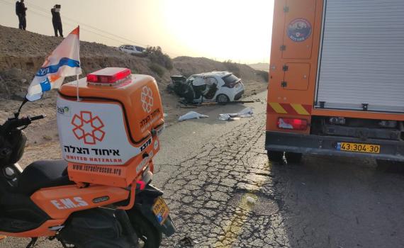 תאונת דרכים קטלנית בנגב: גבר כבן 40 נהרג, 4 נפצעו