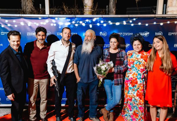 מאות בהקרנה החגיגית של הסרט החדש "אמצע החיים"