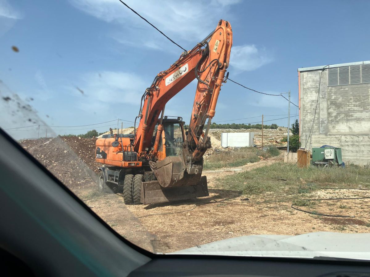 המאבק על שטחי C: הוחרם דחפור במהלך בנייה לא חוקית