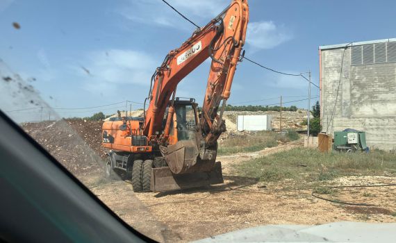 המאבק על שטחי C: הוחרם דחפור במהלך בנייה לא חוקית