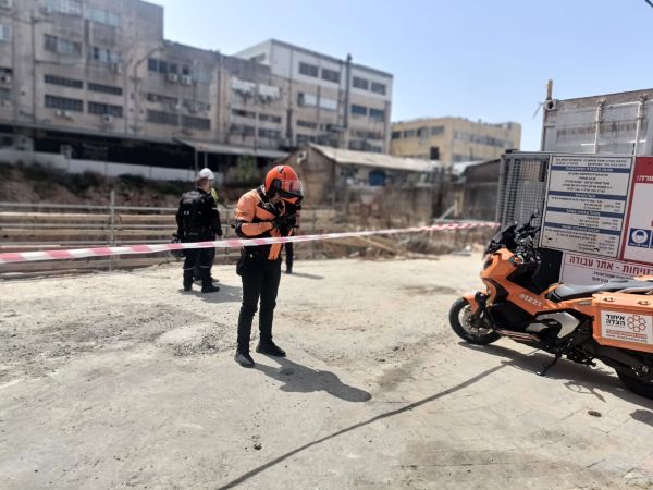 משאית נפלה לתוך אתר בנייה: הנהג נהרג במקום