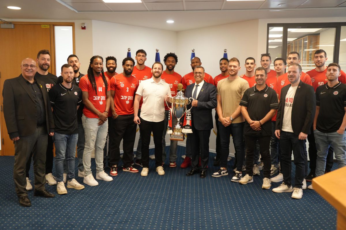 אחרי הזכייה בגביע: קבלת פנים מיוחדת להפועל י-ם