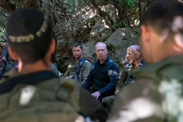 גלנט ללוחמי גולני: אין לאף אחד זכות לבקר את ישראל