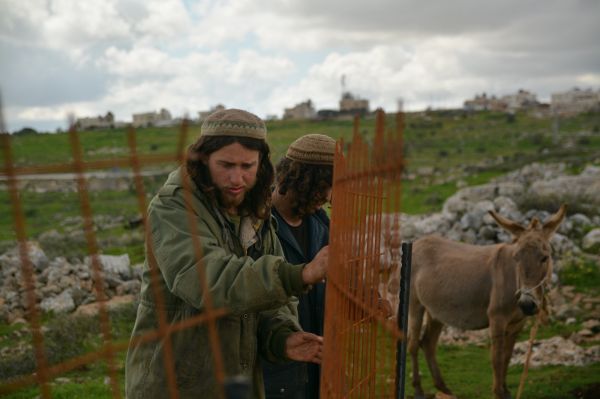 לפני העזיבה: האלוף פוקס ממשיך להתנכל למתיישבים