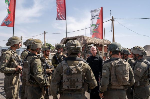 גלנט ללוחמים: אתם תחסלו את חמאס, אנו נחליף אותו