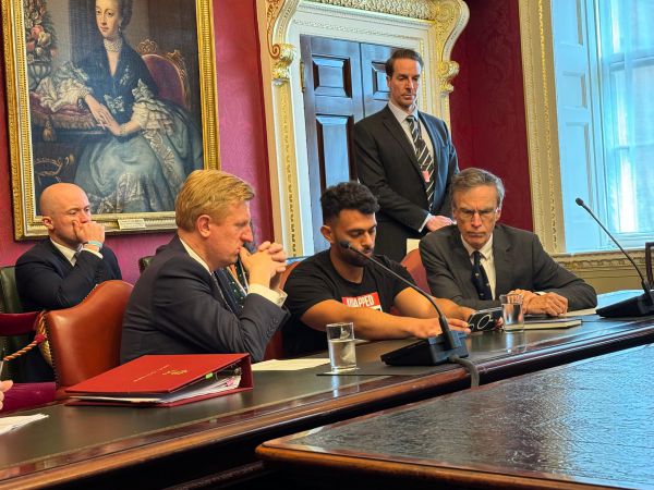 סרטון התצפיתניות הוצג לסגן ראש הממשלה הבריטי