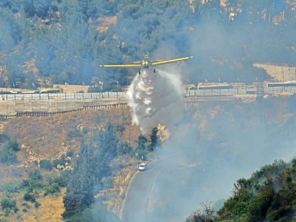 שריפה עוצמתית בירושלים: מטוסי כיבוי הוזנקו לזירה