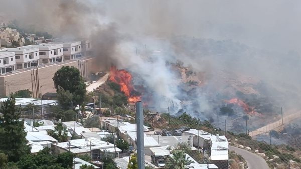 שריפה מתפשטת בפדואל: תושבים פונו מן הבתים