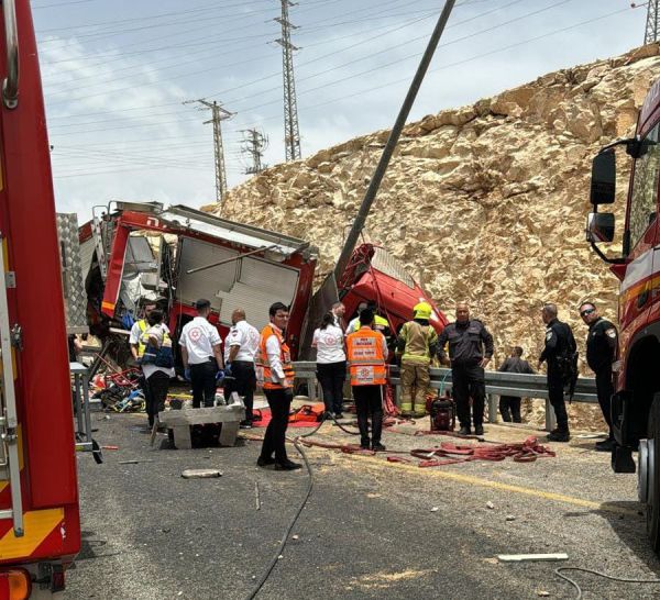 נהג משאית נהרג לאחר שהתהפך ונלכד בכביש 437